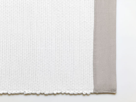 Badvorleger BASIC Stripe aus Leinen und Faser-Mix in Grau von Klomfar - 50x70 cm - Detailansicht 1