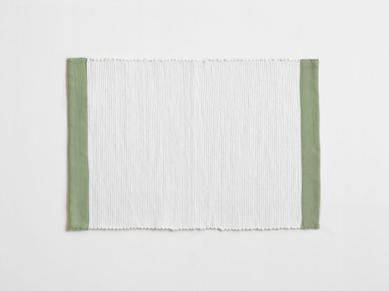 Badvorleger BASIC Stripe aus Leinen und Faser-Mix in Grün von Klomfar - 50x70 cm