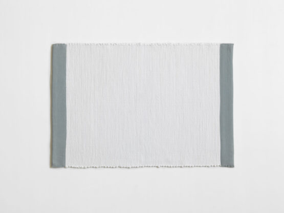 Badvorleger BASIC Stripe aus Leinen und Faser-Mix in Mint von Klomfar - 50x70 cm