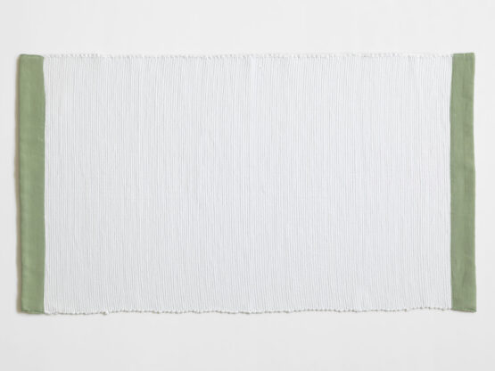 Badvorleger BASIC Stripe aus Leinen und Faser-Mix in Grün von Klomfar - 60x100 cm